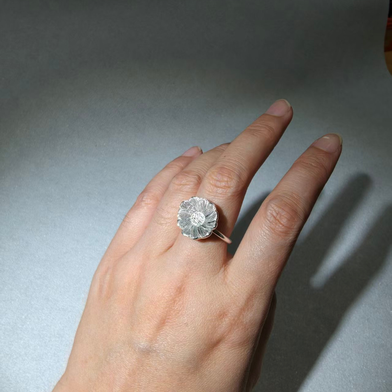 Engraving Daisy Ring